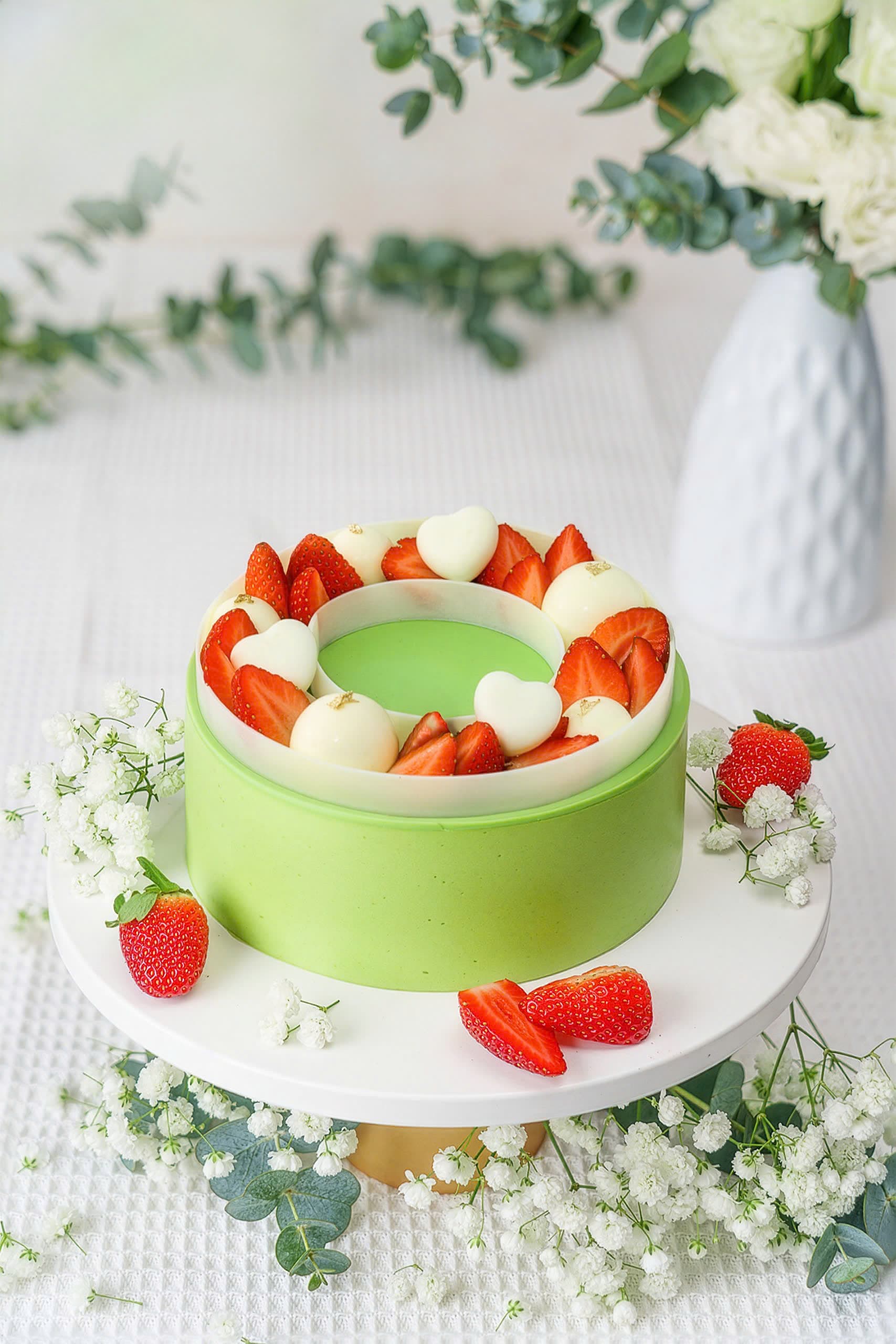 Green Bliss Berry - Bánh Mousse Bơ Dâu