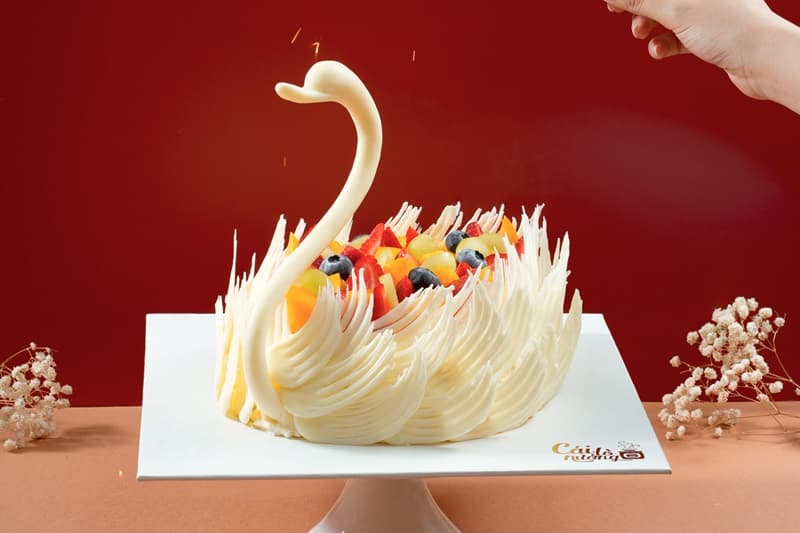 Mẫu bánh thôi nôi bé gái đơn giản, sang trọng