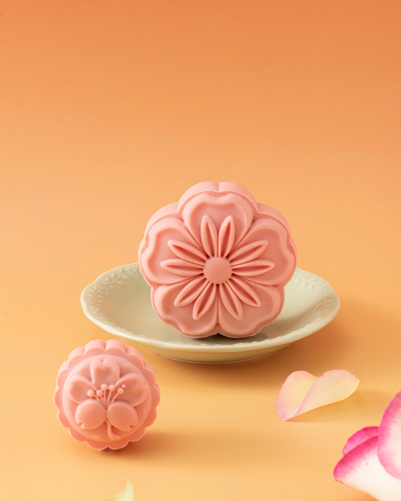 Bánh Trung thu Vải hồng cánh sen