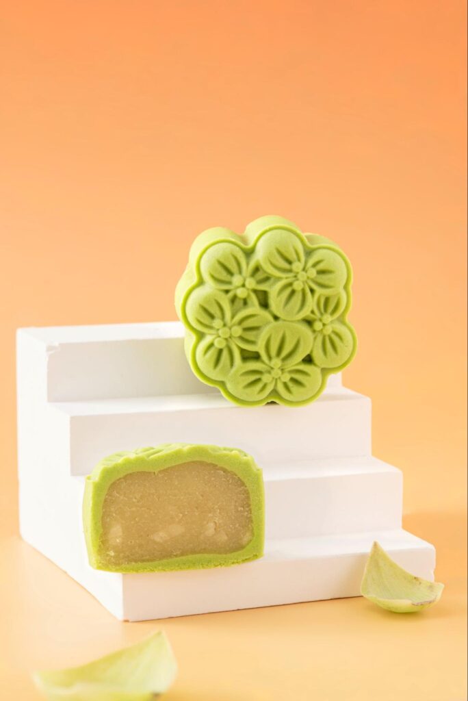 Bánh Trung thu mini mãng cầu xiêm sen