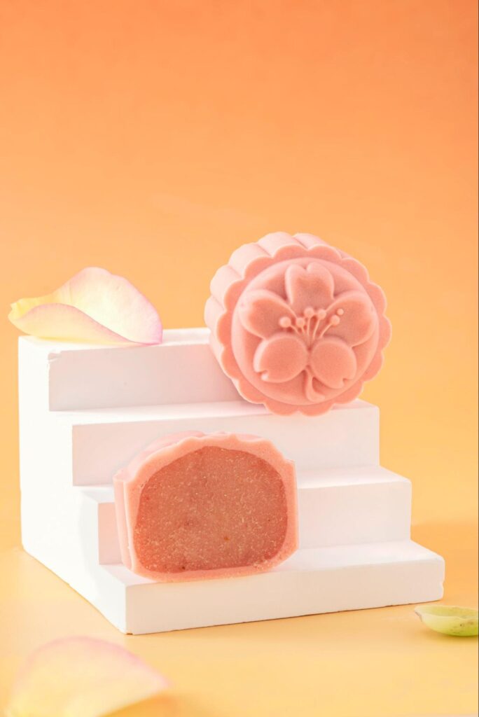 Bánh Trung thu mini vải hồng cánh sen