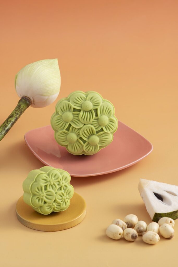 bánh trung thu tặng đối tác mãng cầu xiêm sen